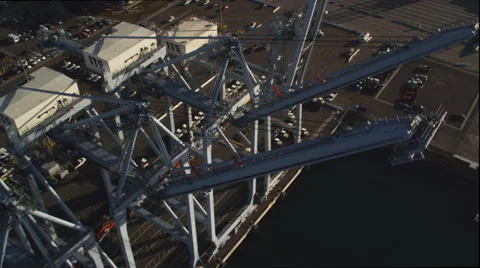 Loading cranes at Port of Long Beach, California. Shot in 2010. 스톡 동영상 59113595