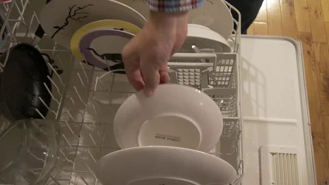 Loading dirty dishes into dish washer 動画素材 81384628