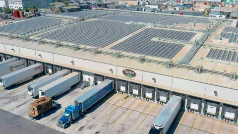 Loading Dock With Semi-Truck Trailers - Taylor Farms Retail - Gonzales - Vídeos de archivo 345100305
