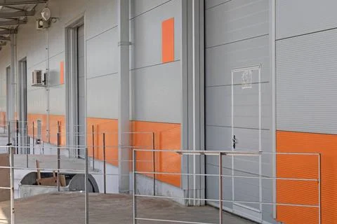 Loading Dock Storage Loading Cargo Dock at Distribution Warehouse Building... Fotos de archivo
