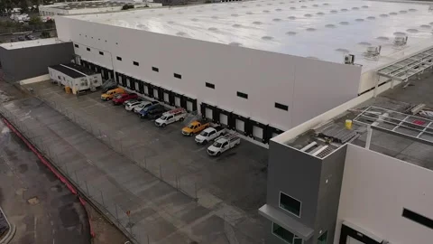 Loading docks at a distribution center Video stock 274381945