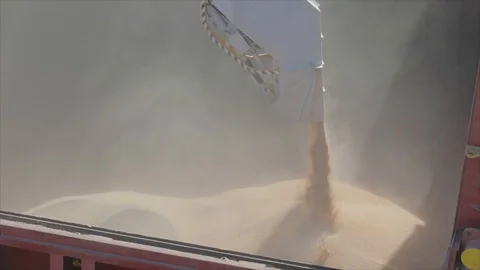 Loading grain into a cargo ship for transportation by sea. The ship is loaded Stockbeeldmateriaal 118935418