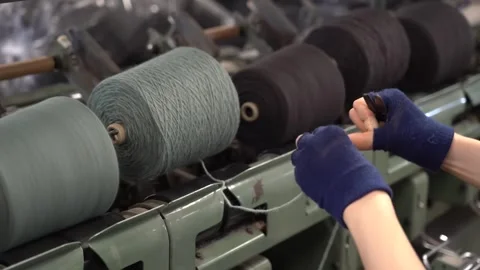 Loading Grey Yarn Spool In Weaving Factory Vídeo Stock 339220505