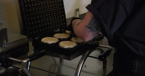 Loading Liege Waffle Iron Video stock 129844916