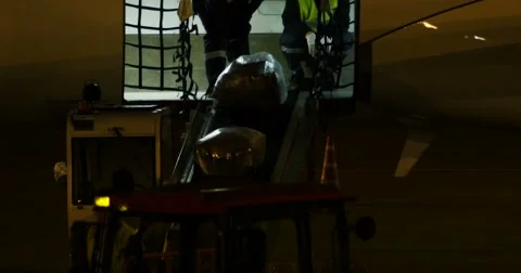 Loading Luggage in a Airplane at Night Vídeos de archivo 60989340