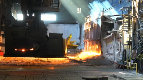 Loading of ore in the open-hearth furnace at a metallurgical plant 库存影片 98493597