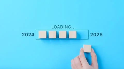 Loading Progress Bar from 2024 to 2025 with Wooden Blocks. Foto stock