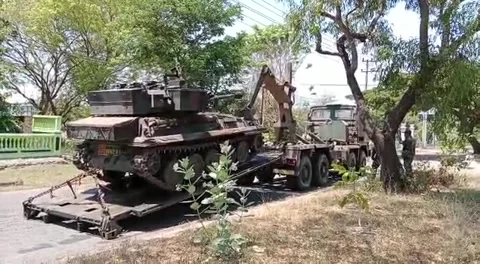 Loading scorpion tank Stock Footage 212924777