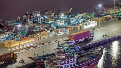Loading a ship in Port Said night timelapse in Dubai, UAE. Foto stock