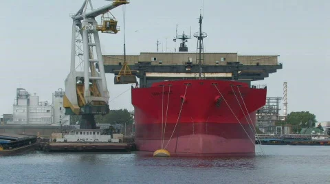 Loading a ship at Rotterdam docks Stock-Footage 497685