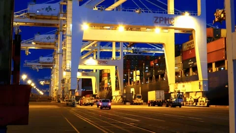 Loading Shipping Containers at the Port of Oakland (with Audio) Video stock 151417815