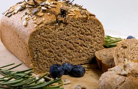 Loaf of rye bread cut in half Foto stock