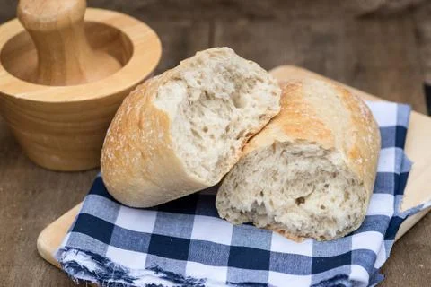 Loaf of sourdough bread in rustic kitchend setting Stock-Fotos