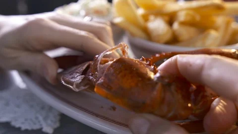 Lobster claw crack  Stock Footage 112575636