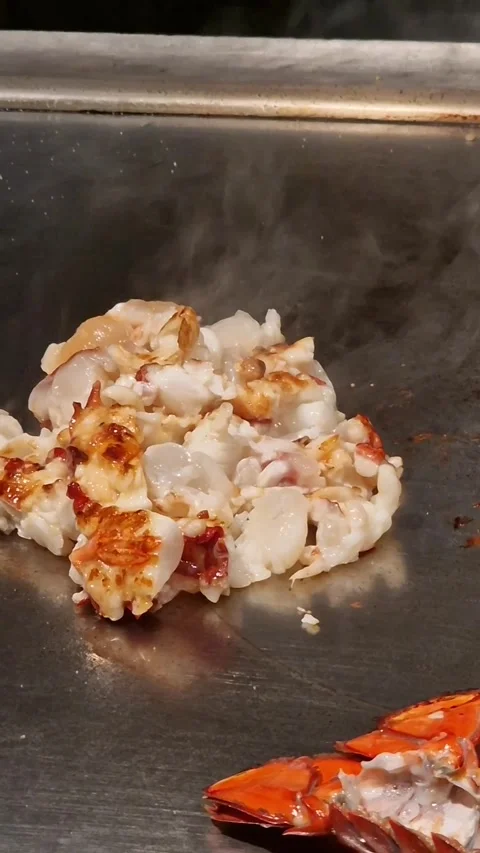 Lobster Tail Being Freshly Cooked In A Restaurant. London, UK Vídeos de archivo 280769396