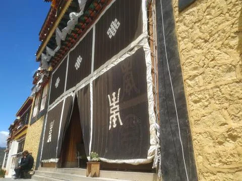 Local building Фото