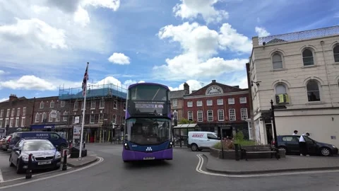 Local Bus at the Market Square Bus Stop in Wantage 库存影片 338361452