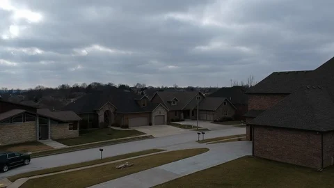 Local Drone Video of small down subdivision with no filter on a cloudy sky 库存影片 123925389