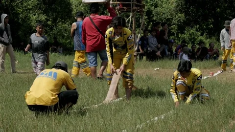 Local firefighters preparing the fire hose Stock-Footage 131038854