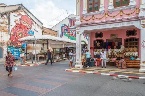 Local man crossing Foto stock