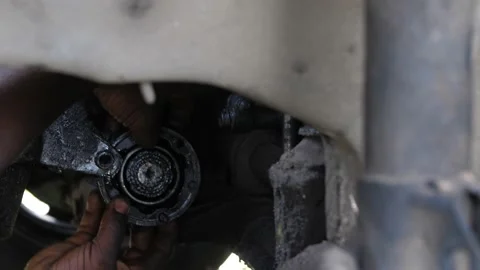 Local Mechanic Is Checking and repairing the engine of cars and truck Vidéo 156422022