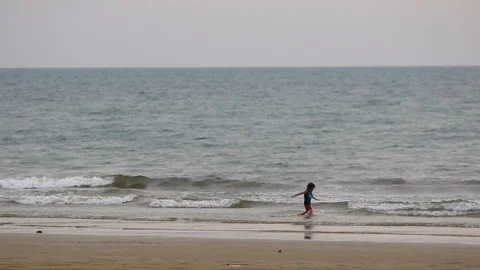 Local people spending them weekend at beach 스톡 동영상 95483477