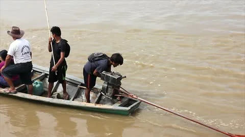 Local Peruvian people load up their boats before departing down river Stock Footage 11081844