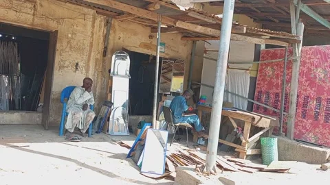 Local Roadside Mirror Maker At Kwanar Tudun Wada Kano Nigeria Видео 325951391