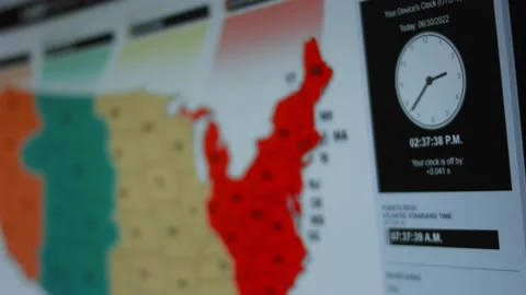 Local time in different US states. Shoot pixels on the screen Vídeo Stock 199782505