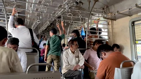 Local Train in India with Large Crowd of Passengers and Commuters 4K Stockbeeldmateriaal 347024073
