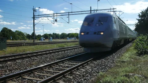A local train in Sweden arriving to a train station Vídeo Stock 229729891