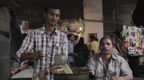 Local vendor making tea at his stall. Stockbeeldmateriaal 55547033