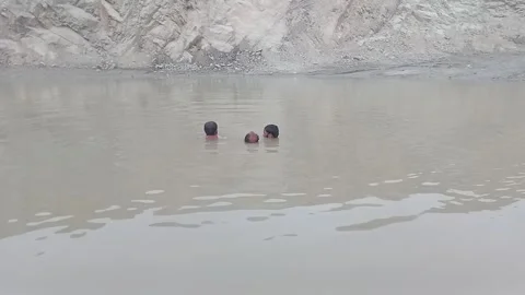 Local Workers Bathing In Quarry Pool - Sargodha, Pakistan - September 1, 202 Video stock 344279526