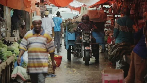 Locals drop off supplies and do business at the Zanzibar spice market. Stock Footage 86648326