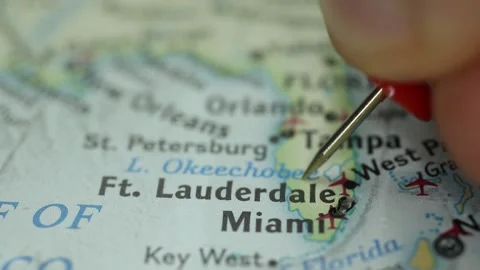 Location Ft. Lauderdale city in Florida state, map with red push pin pointing Stock Footage