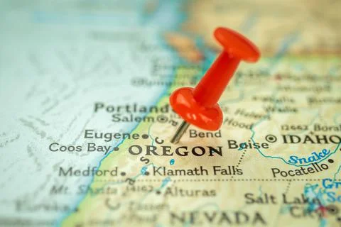 Location Oregon state, map with red push pin pointing close-up, USA, United S Stock Photos
