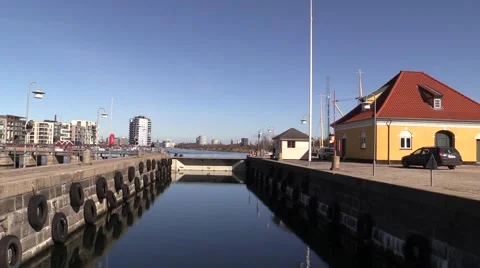 The lock chamber and the lock keeper's house Video stock 47926613