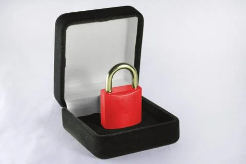 Lock in gift box. Red padlock with closed shackle in jewelry chest. Concept Stock-Fotos