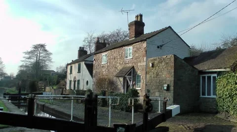 Lock keepers cottage on Macclesfield canal rural setting Stock Footage 46457205