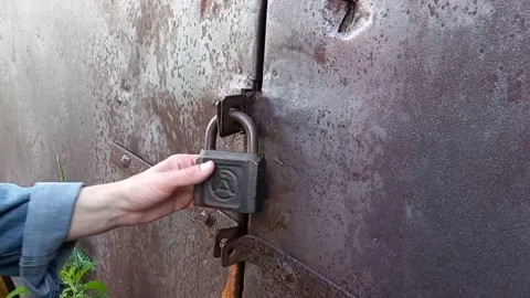 Lock on an old barn Stock Footage 201986454