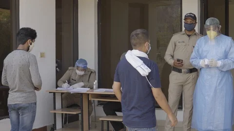 Lockdown in India. doctors checking corona patients Video stock 129555558