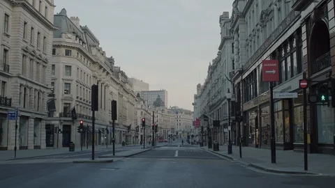 Lockdown London, Empty Regent street with all shops closed during coronavirus pa Video stock 128419073