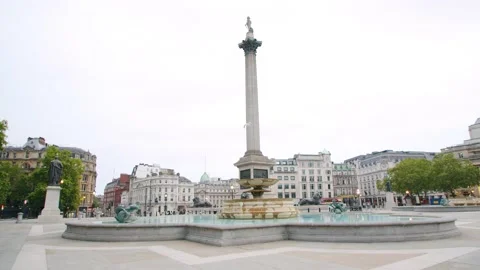 Lockdown in London, Trafalgar Square during coronavirus with Nelson's Column Video stock 138965977