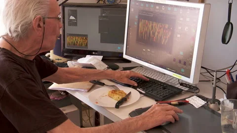 Lockdown lunch editing5 動画素材 130180892