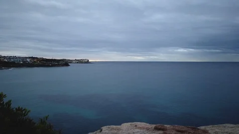 Lockdown shot of clouds passing over the sea Vídeo Stock 122400442