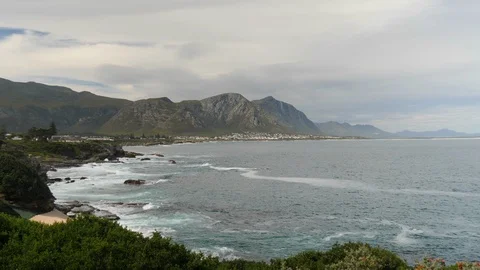 Lockdown shot of water waves splashing on the rocks Vídeo Stock 122511384
