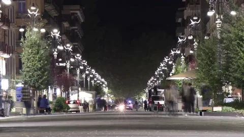  lockdown, time lapse of people walking on street at night . Video stock 140933545