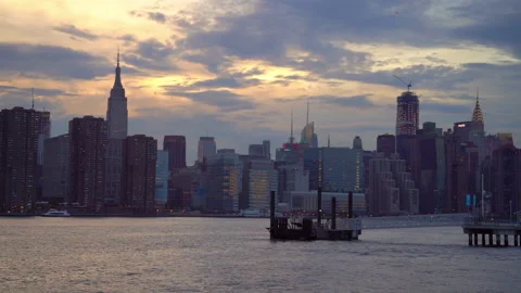 Lockdown Time Lapse: River by modern buildings in city - New York City, New York Видео 149285970