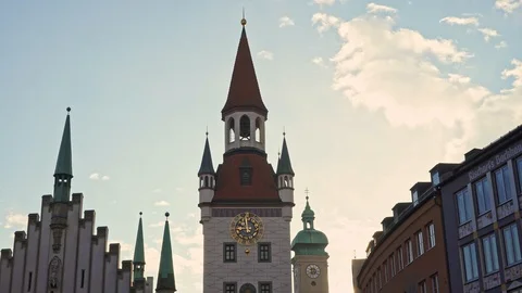 Locked down real time medium shot of old town hall on Marienplatz. Marienplatz Stock Footage 126009637