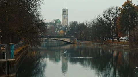 Locked down real time shot of the German Museum located on the banks of the Isar Stock-Footage 126008282